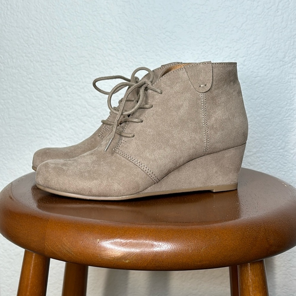 DV8 Dolce Vita Brady Shoe | Almond | Size 6.5